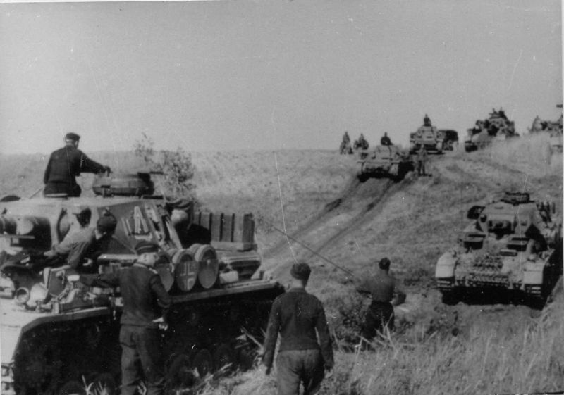Колонна немецких танков на Восточном фронте, лето 1941 года